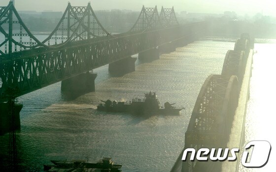 북한 신의주와 중국 랴오닝성 단둥시와 국경을 면한 압록강.  News1 DB 