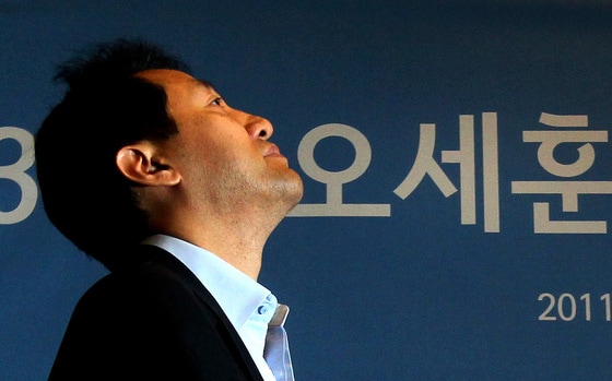 오세훈 서울시장이 지난 2011년 서울시청 대회의실에서 '제33-34대 서울특별시장 이임식'을 갖고 있다.