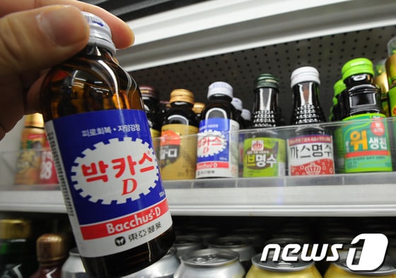 서울 중구 명동 한 소매점에 진열된 박카스. /뉴스1 © News1