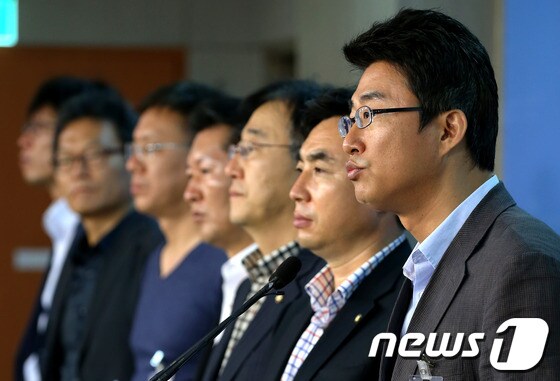노종면 전 YTN노조위원장이 2012년 2일 오전 서울 여의도 국회 정론관에서 기자회견을 하고 있다. © News1