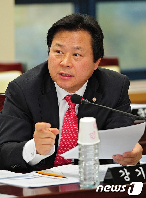 강기윤 새누리당 의원./뉴스1 © News1