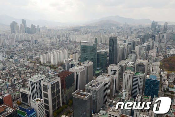 서울강남의 고층 빌딩들. 2013.11.17/뉴스1