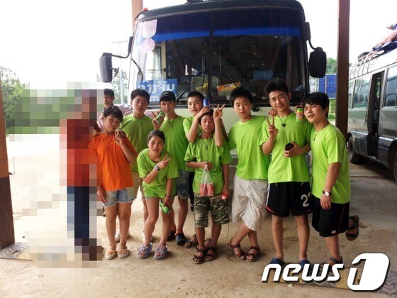 지난해 5월 라오스에서 강제 북송된 탈북 청소년 9명이 라오스에 체류할 당시 사진 (박선영 전 의원 제공) 2013.6.1/뉴스1 © News1