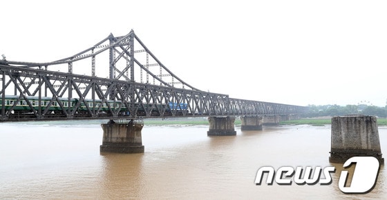 중국 단동과 북한 신의주를 잇는 조중우의교. 뉴스1 자료사진 © News1