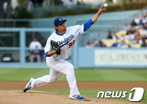류현진이 2013년 LA 다저스 소속 선수로 역투하고 있다. © AFP=News1