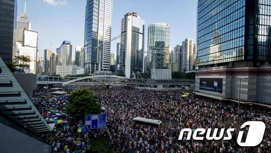 홍콩 도심에 집결한 민주화 시위대 © AFP=News1
