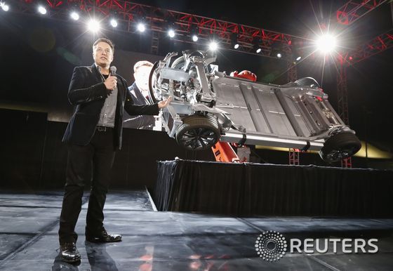 앨런 머스크 테슬라 CEO가 2개의 엔진이 탑재된 신모델 