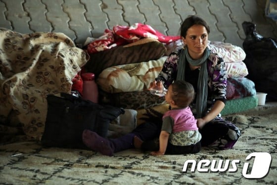 IS를 피해 난민생활 중인 야지디족 주민들의 모습.© AFP=뉴스1