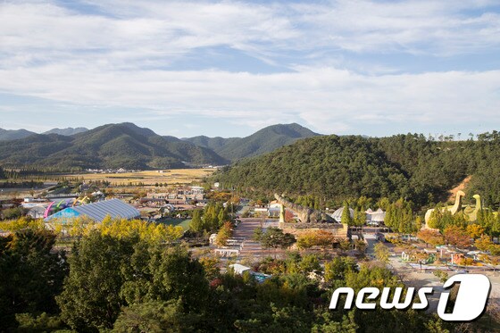 당항포관광지와 오토캠핑장 전경. (한국관광공사 제공) © News1