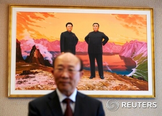  유엔 주재 북한대표부 건물 내 벽에 장식된 김일성·김정일 부자의 그림. © News1 이기창