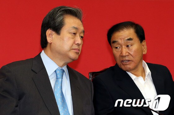 김무성 새누리당 대표와 이재오 의원. © News1 