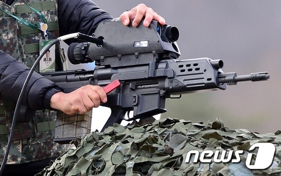 K-11 복합소총 (2014.11.18/뉴스1) © News1 박지혜 기자