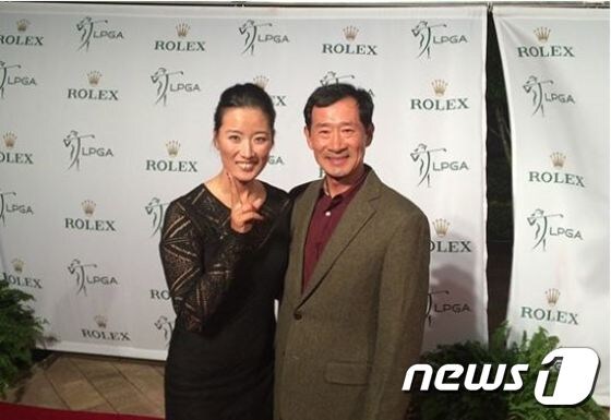 최운정(24·볼빅)이 21일(한국시간) 한국선수로는 최초로 LPGA투어 모범선수상 ´윌리엄 앤 마우시 파웰상´을 받았다. (볼빅 제공)© News1