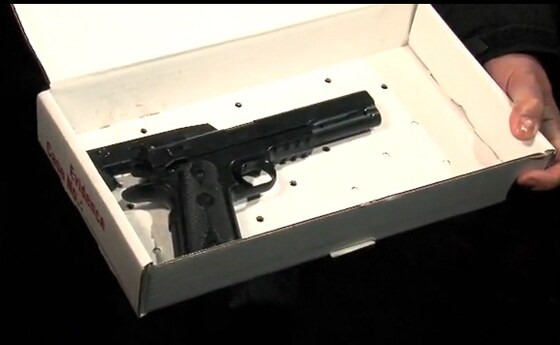 미국 클리블랜드에서 장난감 권총을 휴대하고 있던 12세 소년이 경찰의 총격에 크게 다쳤다. © 현지방송 캡처=News1