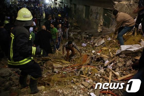 이집트 카이로에서 25일(현지시간) 7층 아파트가 붕괴되는 사고가 발생했다. ©AFP=News1
