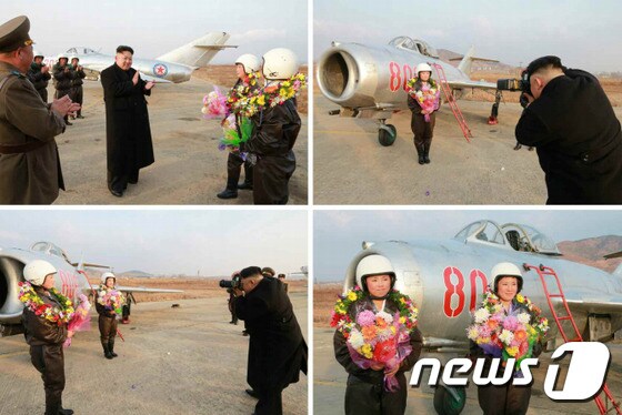 북한 김정은 노동당 제1비서가 첫 여성 전투기 조종사들의 비행훈련을 지도했다고 28일 조선중앙통신이 보도했다. (노동신문) 2014.11.28/뉴스1 © News1