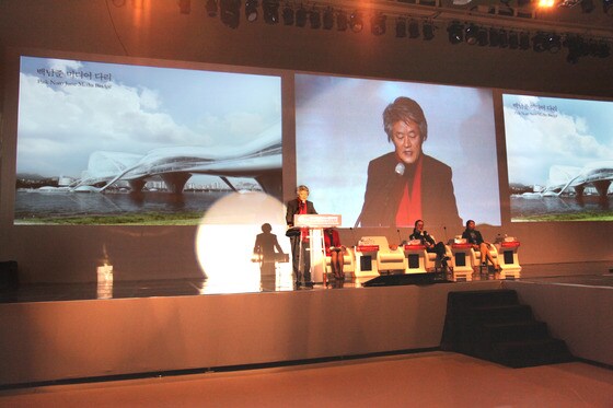 이병주 플래닝코리아 회장이 '2014 한중창조도시문화대전'에서 기조연설을 하고 있다. ©News1