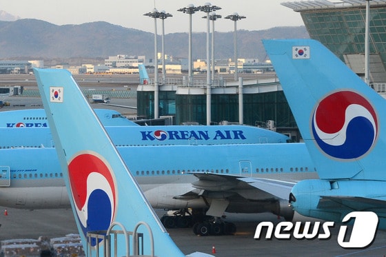 17일 인천국제공항에서 대한항공 여객기들이 이륙을 준비하고 있다. 이른바 