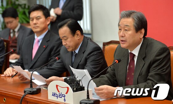 김무성 새누리당 대표(오른쪽) /뉴스1 © News1 박세연 기자