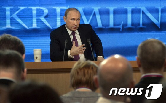 블라디미르 푸틴 러시아 대통령이 18일(현지시간) 모스크바에서 연례 기자회견을 가졌다. ©AFP=News1