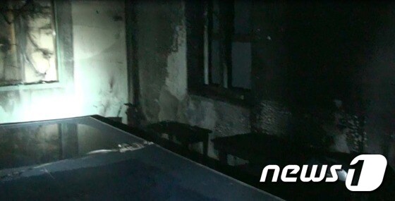 부산시 금정구 남산동의 한 교회 1층 탁구장에서 불이 났다. <부산소방본부 제공>© News1