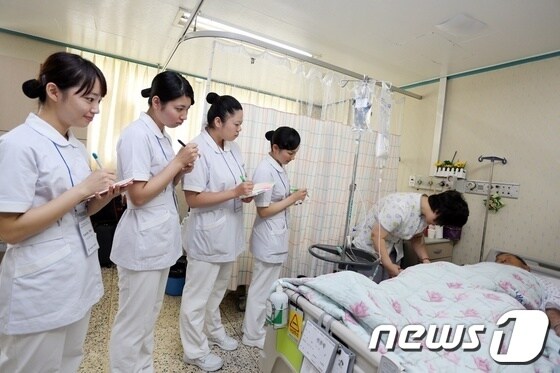 호스피스 병동 말기 암 환자와 간호사들./뉴스1© News1