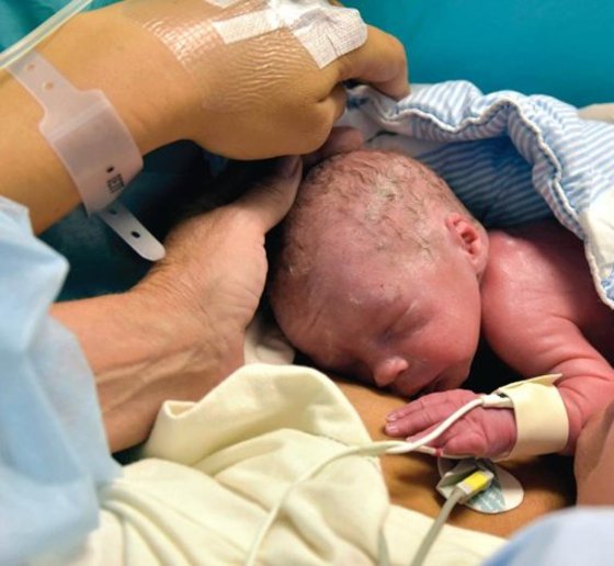 세계 최초로 이식된 자궁으로 태어난 아이 © AFP=뉴스1