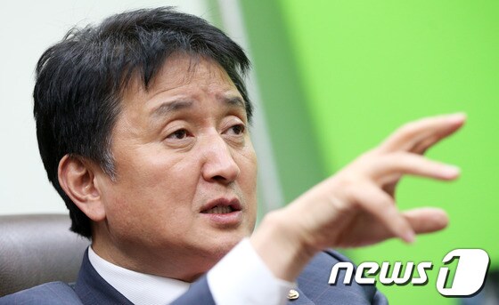 김영환 새정치민주연합 의원. 2014.2.5/뉴스1 2014.02.05/뉴스1 © News1