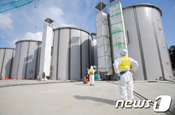 2011년 쓰나미 피해의 중심에 있었던 일본 후쿠시마 원전 오염수 저장탱크 © AFP=News1 2014.03.11/뉴스1 © News1