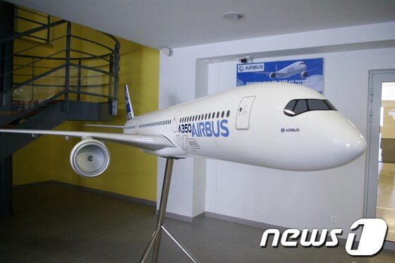 에어버스 차세대 항공기 A350XWB 모형© 뉴스1