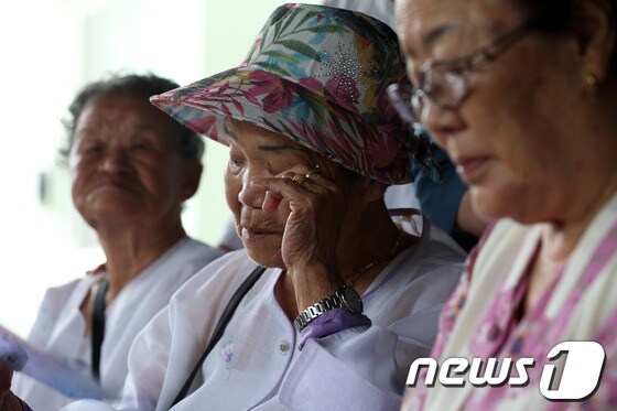 일본군 위안부 피해자인 이용수(오른쪽부터), 이옥선, 박옥선 할머니./뉴스1© News1