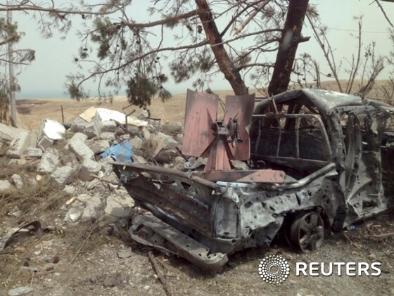 이라크의 급진 수니파 이슬람공화국 반군 소유 차량이 19일(현지시간) 북부지역 모술댐 인근에서 미 함재기의 공습에 파괴된 채 방치돼 있다. © News1 이기창