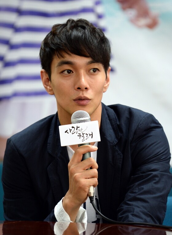 배우 이규한이 ´사랑만 할래´에서 커플로 호흡하는 남보라에 미안함을 전했다. © SBS 제공