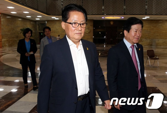 박지원 새정치민주연합 전 원내대표(왼쪽). 2014.8.27/뉴스1 © News1 이광호 기자