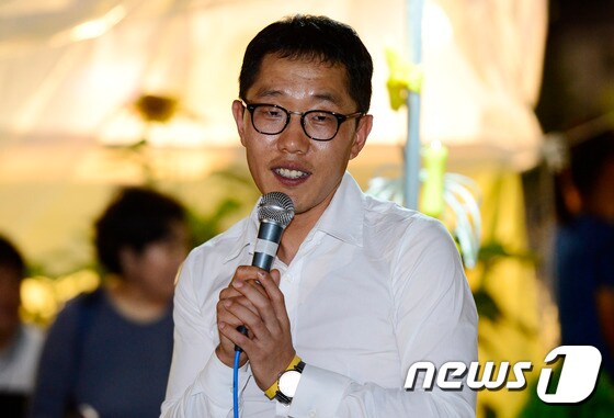 김제동이 설 특집 파일럿 프로그램 JTBC '김제동의 톡투유-걱정 말아요 그대'를 선보인다. © News1 DB