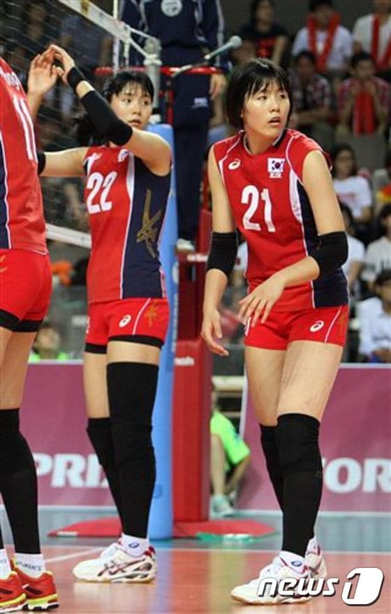여자배구 대표팀의 이다영(왼쪽)과 이재영 쌍둥이 자매. (FIVB 제공) 2014.08.06/뉴스1 © News1
