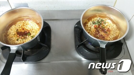 동일한 조건에서 라면을 끓였다. 면이 익는 과정에서는 차이가 없었다. © News1