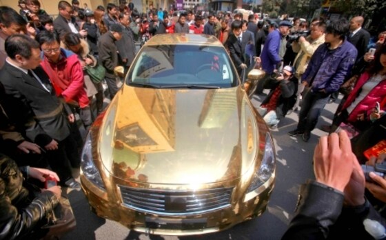 중국 부자들이 라이프스타일을 보여주는 금 도금 자동차 © AFP=News1