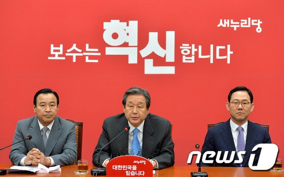 김무성(가운데) 새누리당 대표. /뉴스1 © News1 박세연 기자