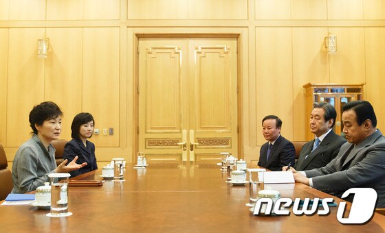 새누리당 지도부 만난 박근혜 대통령