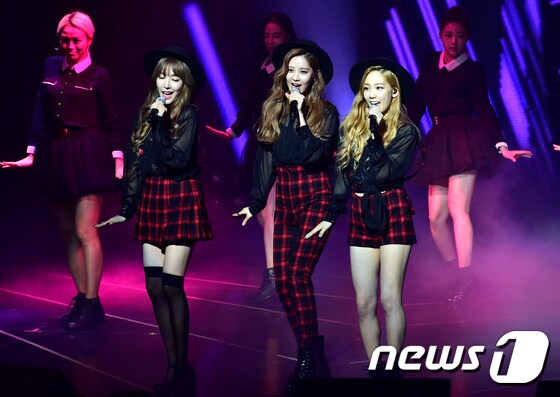 소녀시대 태티서가 16일 오후 서울 올림픽공원 우리금융아트홀에서 열린 컴백 쇼케이스 