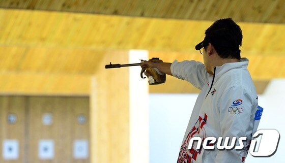 한국 사격 간판 진종오가 50m 권총에서 메달 획득에 실패했다. © News1