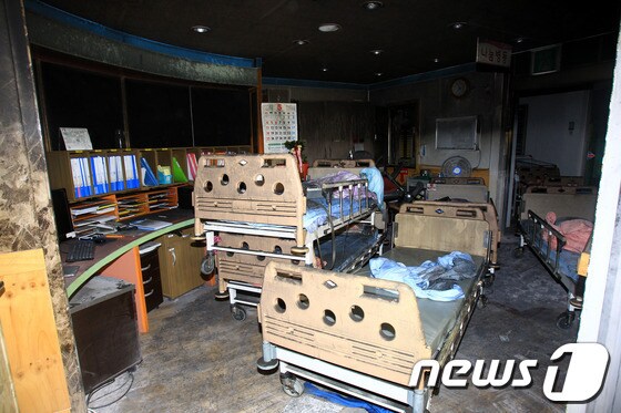 치매 환자의 방화로 21명의 목숨을 앗아간 장성 요양병원 화재 사건 현장./© News1