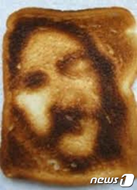 토스트에 나타난 예수 얼굴 형상 또는 부처 형상. © News1