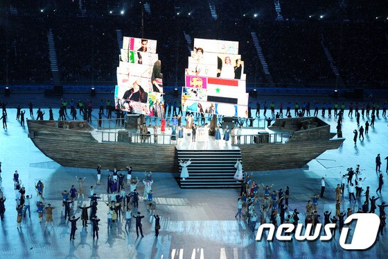 19일 오후 인천시 서구 인천아시아드주경기장에서 45억 아시아인의 스포츠 축제 제17회 인천 아시안게임이대회의 시작을 알리는 개회식이 성대하게 펼쳐지고 있다.© News1 이동원 기자