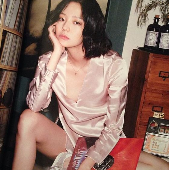 배우 이솜이 최근 자신의 SNS에 몸매가 드러난 사진 한 장을 게재했다. © 이솜 인스타그램