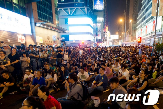 홍콩 민주화 시위대가 30일(현지시간) 중심가인 몽콕을 장악했다.© AFP=뉴스1