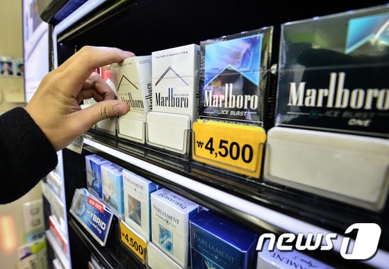 편의점에서 판매 중인 담배./뉴스1 © News1 송은석 기자