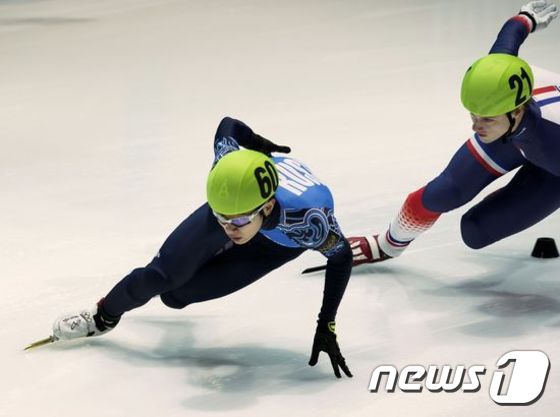 <span>빅토르 안(30·러시아)이 국제빙상경기연맹(ISU) 유럽선수권대회 남자 500m에서 1위에 올랐다. © AFP=News1</span>