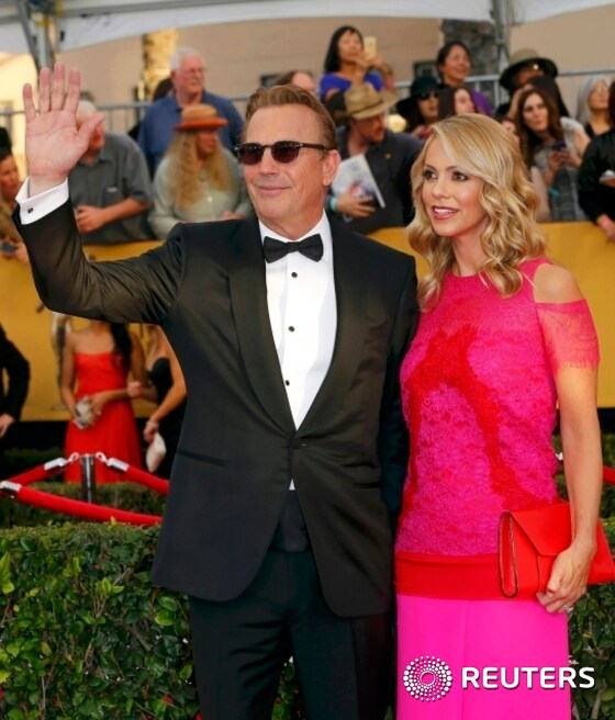Kevin Costner and Christine Baumgartner arrive at the 21st annual Screen Actors Guild Awards in Los Angeles
